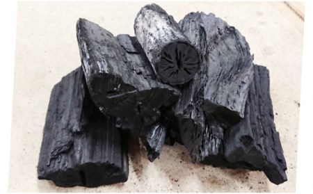 炭焼き 窯 でつくる昔ながらの 国産 木炭 (2.0kg) | 炭 燃料 長持ち 着火剤 付き バーベキュー BBQ キャンプ M09S72
