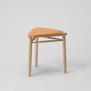 [木と暮らしの工房]H.O.スツール [樹種:ナラ/座面:本革(キャメル)]