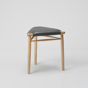 [木と暮らしの工房]H.O.スツール [樹種:ナラ/座面:本革(ダークグレー)]