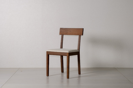 SORIDOME chair 樹種:ウォールナット カラー:白