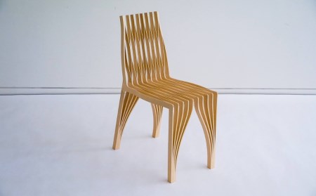 隈研吾氏デザインの椅子(オブジェ)「スケスケ」