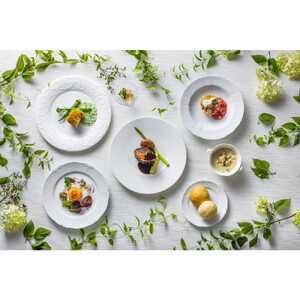 森の中の小さなレストラン