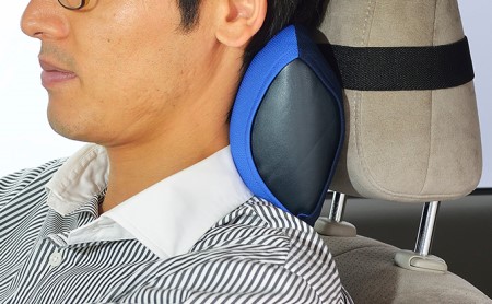 車・旅行用負担軽減枕 首をやさしく包み込む 浜松産ネックピロー「ネックラック」 日用品 雑貨 ブルー×ネイビー