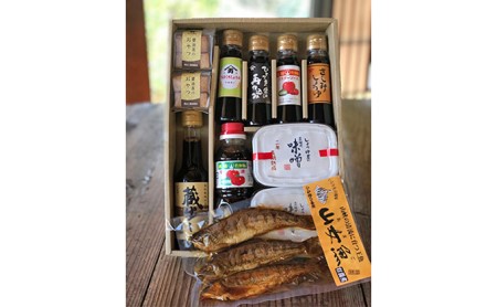 明治屋醤油(醤油4種・ソース2種・味噌2種+クッキー2コ・山女魚甘露煮1コ)[配送不可:離島]