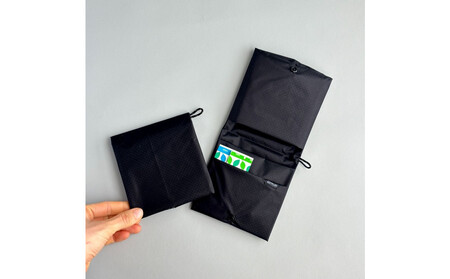 持ち運びに便利!ハンカチみたいな撥水ナイロンサニタリーポーチ