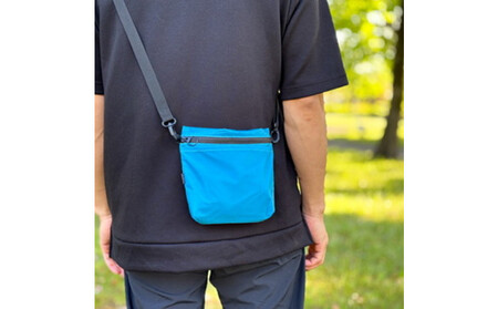 [水色]雨の日にも!ポケット付き軽量ナイロンショルダーバッグ サコッシュ 撥水ポシェット