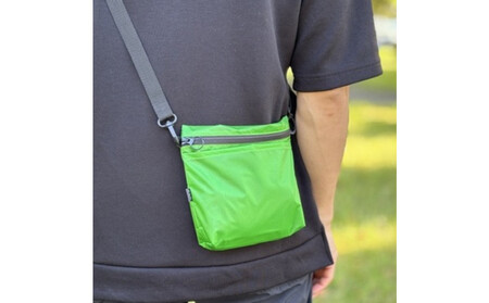 [緑]雨の日にも!ポケット付き軽量ナイロンショルダーバッグ サコッシュ 撥水ポシェット
