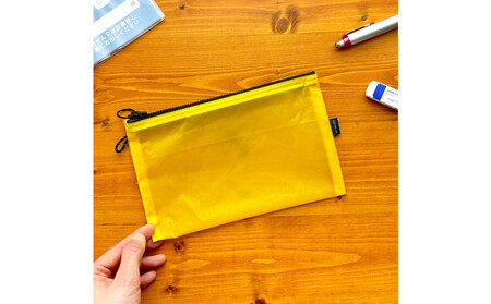 [黄色]A6が入るとっても軽いナイロンフラットポーチ(マチなし)旅行用や化粧品にも