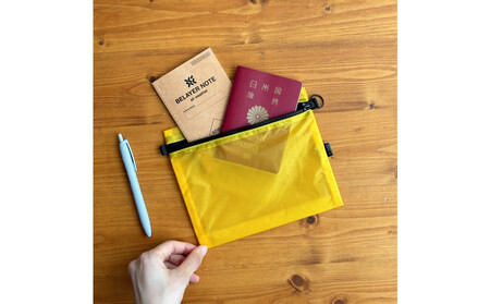 [黄色]A6が入る軽量撥水ナイロンスクエアポーチ(マチあり)