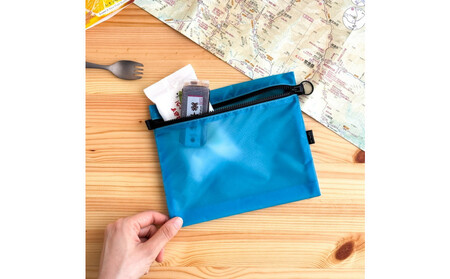 [水色]A6が入る軽量撥水ナイロンスクエアポーチ(マチあり)