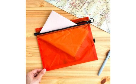 [オレンジ]A5サイズが入る軽いナイロンフラットポーチ 旅行用 着替え