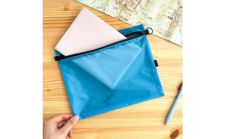 [水色]A5サイズが入る軽いナイロンフラットポーチ 旅行用 着替え