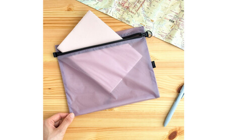 [ラベンダー]A5サイズが入る軽いナイロンフラットポーチ 旅行用 着替え