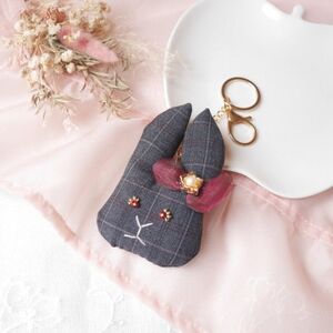 [高級スーツ生地使用]大人オシャレなうさぎのバッグチャーム