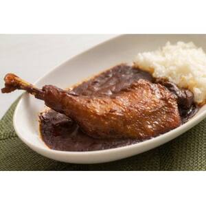 [食卓が騒然]国産おやどりの骨付きモモが丸ごと1本!/六ツ美のあの肉カレー中辛(2個セット)