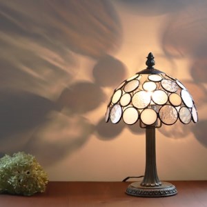 Nijiiro Lamp のステンドグラスのテーブルランプ ニジイロボウル ホワイト