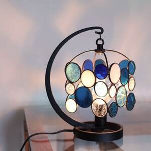 Nijiiro Lamp のステンドグラスのテーブルランプ チビ ブルー
