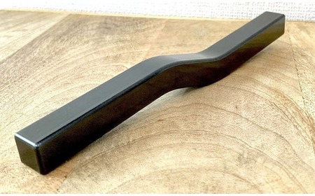 KIHOの文鎮 〜[NAMI] 心穏やかに書の流れを妨げないための道具 習字 書道 文房具 鉄 重り ペーパーウエイト 文鎮 錆防止 黒染め 流れ 筆 なみ