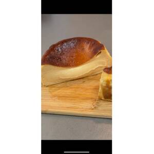 バニラがプチプチ芳醇に香る 米粉使用 濃厚ねっとりバスクチーズケーキ[配送不可地域:離島]