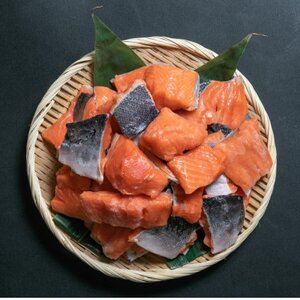 【訳あり】骨取り うす塩 銀鮭 切り落とし 300g×4パック(総計1.2kg)【配送不可地域:離島】【1612120】