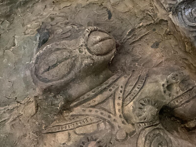 縄文発掘レリーフ　遮光器土偶（片足）