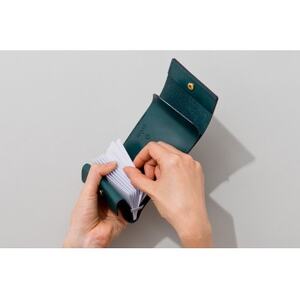 colmのコンパクト財布 ブラック「カードが見やすく取り出しやすい小さな財布」【1404287】