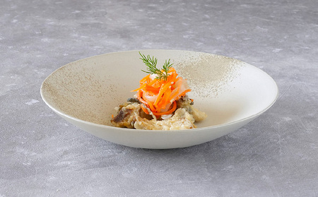 深皿Φ180 白貝 常滑焼 陶器 皿 日本製 手作り おしゃれ シンプル ボウル やきもの マット 食器 サラダ皿 カレー皿 おもてなし ギフト プレゼント 贈り物 結婚祝い 和食器 料理 キッチン用品 飾り台 日本六古窯 焼き物 電子レンジ可 食洗機可