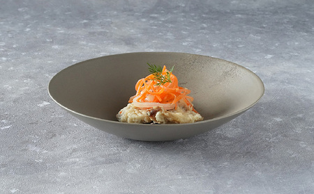 深皿Φ180 グレー貝 常滑焼 陶器 皿 日本製 手作り おしゃれ シンプル ボウル やきもの マット 食器 サラダ皿 カレー皿 おもてなし ギフト プレゼント 贈り物 結婚祝い 和食器 料理 キッチン用品 飾り台 日本六古窯 焼き物 電子レンジ可 食洗機可