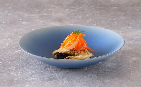 深皿Φ180 青白 常滑焼 陶器 皿 日本製 手作り おしゃれ シンプル ボウル やきもの マット 食器 サラダ皿 カレー皿 おもてなし ギフト プレゼント 贈り物 結婚祝い 和食器 料理 キッチン用品 飾り台 日本六古窯 焼き物 電子レンジ可 食洗機可