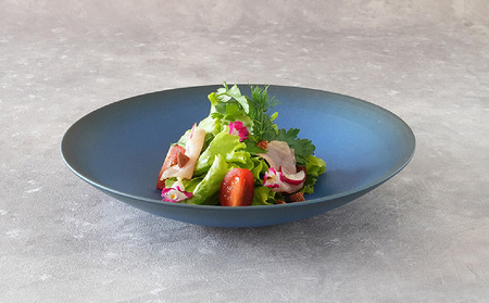 深皿Φ220　青黒 常滑焼 陶器 皿 日本製 手作り おしゃれ シンプル ボウル やきもの マット 食器 サラダボウル サラダ皿 カレー皿 おもてなし ギフト プレゼント 贈り物 結婚祝い 和食器 料理 キッチン用品 飾り台 日本六古窯 焼き物 電子レンジ可 食洗機可