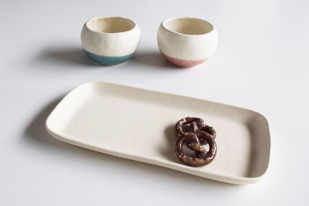 常滑焼 箸置き　プレッツェル2個セット お箸置き お箸 箸 かわいい 可愛い キュート 写真映え SNS映え 陶器 陶器製 伝統工芸 伝統工芸品 セット 2個セット プレッツェル プレッツェル型 TOKONAMESTORE 山源陶苑 愛知県 常滑市