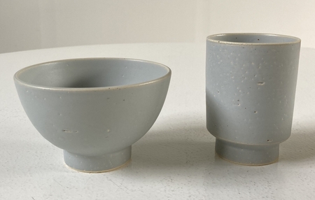 常滑焼 飯碗湯呑セット（Light Gray） お茶碗 茶碗 湯呑 2個セット グレー 灰色 かわいい 可愛い オシャレ シンプル カラーバリエーション豊富 陶器 食器 伝統工芸品 手作り 常滑焼 TOKONAMESTORE 山源陶苑 愛知県 常滑市