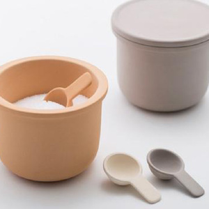 TOKONAME SUYAKI CROCK ＆ SPOON・GRAY 陶器 常滑焼 日本製 調味料 乾物 塩 保存容器 サラサラ 固まらない 湿気ない 湿気防止 スプーン付き 甕 蓋付き キッチン用品 キッチンツール ストッカー キャニスター 調味料入れ おしゃれ 日本六古窯