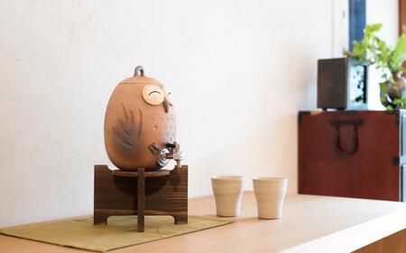 【信楽焼・明山】　焼酎サーバーニコニコふくろう 2.2L　s10-2