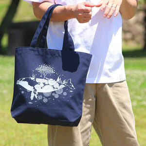 【かめいち堂 トートバッグ 】クジラ柄 帆布生地 ネイビー