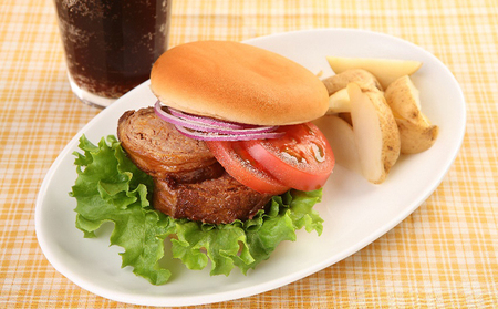 神戸牛入りプレミアムお肉のケーキ約500ｇ2本入　(デミグラス味・和風醤油味)