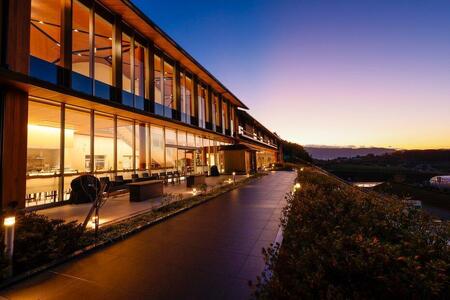 ホテル奈良さくらいの郷 デラックスツインルーム（景観なし） 1泊朝食 ペア 宿泊券