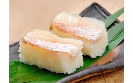 M320　紀州あせ葉寿司２１個入（鯖・鯛・鮭）