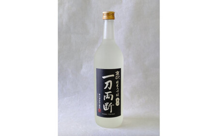 京ひな 一刀両断 純米大吟醸 辛口 720ml 酒 さけ お酒 日本酒 清酒 瓶 常温 愛媛県【えひめの町（超）推し！（内子町）】（405）