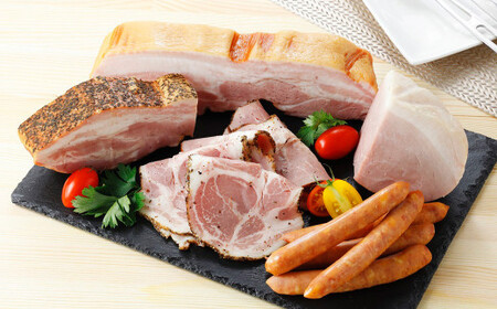 『ハーベスト』オリジナルセット （城川ベーコン ・ パストラミスライス ・ あら挽きウインナー ・ ガーリックベーコンミニ ・ モーツァルトシンケン ミニ） ベーコン パストラミ ウインナー ベーコン ハム セット 豚肉 豚 ポーク お肉 肉 グルメ おつまみ 愛媛県 冷蔵 （908）