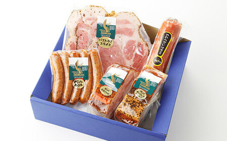 ビールによく合うセット （城川七味ベーコンミニ ・ パストラミスライス ・ 城川ガーリックベーコンミニ ・ ペッパーウインナー ・ やわらかいサラミ） ベーコン パストラミ ベーコン ウインナー サラミ セット 豚肉 豚 ポーク 牛肉 牛 お肉 肉 グルメ おつまみ 愛媛県 冷蔵 （909）