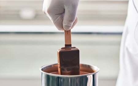 【12月21日迄に入金確認で年内発送】ハーゲンダッツバー 7本セット （バニラチョコレートマカデミア×3本、芳醇ティラミスクランチ×2本、ザッハトルテ×2本） ハーゲンダッツ バニラ チョコレート マカデミア 芳醇ティラミスクランチ ザッハトルテ バー 詰合せ セット アイス アイスクリーム ギフト 愛媛県 【えひめの町（超）推し！（松前町）】（711-2）