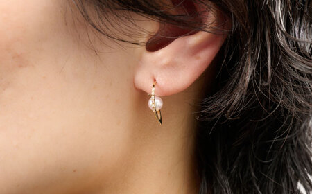 煌めくライン5.0mm アコヤ真珠ピアス（ケース付き） / 佐賀県 [41AAAA021]