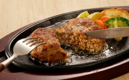 佐賀牛使用 生ハンバーグ 計1.4kg（140g×10個入）特製ソース付 / 佐賀県 / マルフクフーズ [41AOCS064]