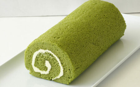 至高の抹茶ロールケーキ 2本入り / 佐賀県 / シェ・ヤマモト [41AAAE003]