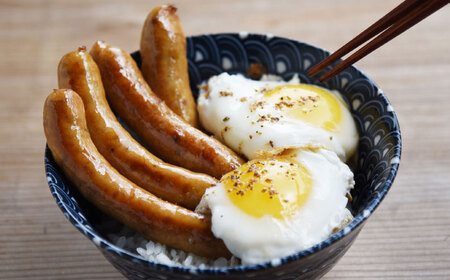 平飼いニワトリの有精卵！ほんまの朝食セットA（卵20個、ウィンナーソーセージ12本） / 佐賀県 / 本間農園 [41AJAA012]