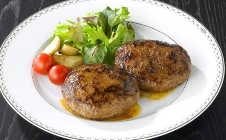 【年4回定期便】くまもとのお肉満喫定期便 (馬刺し・くまもとあか牛ハンバーグ・くまもと黒毛和牛・天草大王水炊きセット)