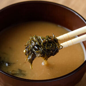 大分県産 くろめのお味噌汁 (25食) くろめ 海藻 味噌汁 味噌 小分け 国産 常温 防災 非常食 インスタント 【opbf001】【安部水産】