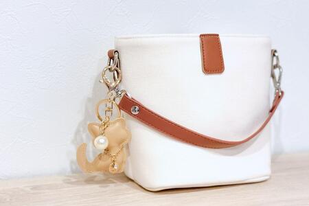 帆布 × 革 ショルダーバッグ キャンバス 猫 かばん 小さめ ミニバッグ ねこ キーホルダー 【ブラウン】