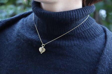 【プレゼント包装付き】シルバーのカゴペンダント(金色 /白水晶)